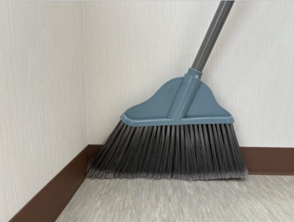 隅の掃きやすいほうき【意匠登録出願中】