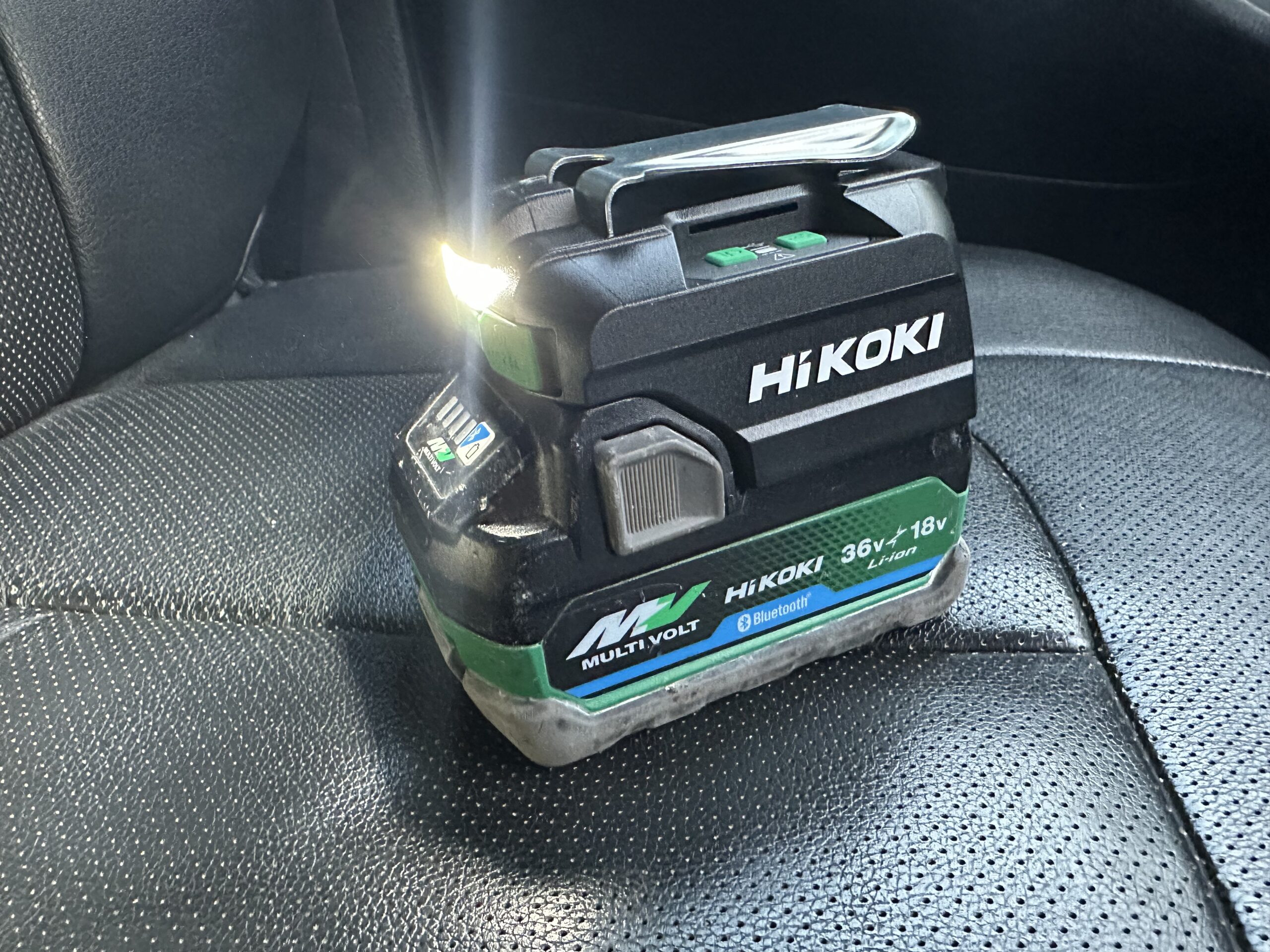 HIKOKI 新型充電器 UC18DAがすごい！USB でマルチボルト36vが充電可能